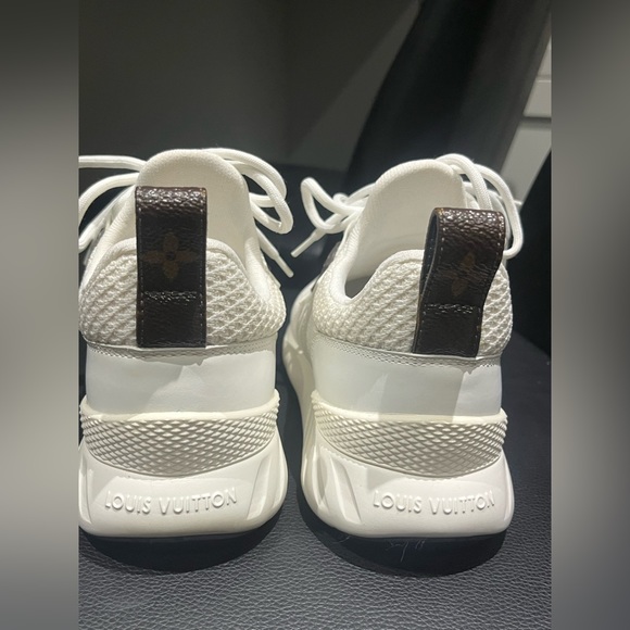 Lv women’s runners - Picture 4 of 13